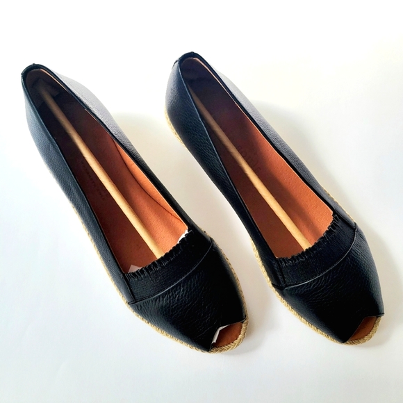 Gentle Souls Lydia Wedge Shoes Slip On Ruffle Stretch Leather Black New NIB NWT - Picture 1 of 11